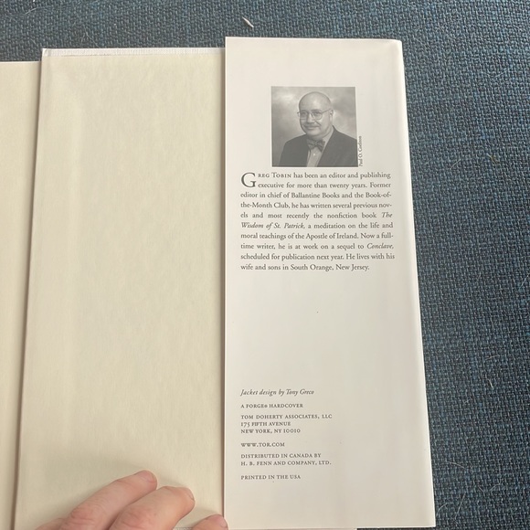 Conclave. Greg Tobin. Hardcover novel. Fiction. Catholic. 1st Ed. - Picture 8 of 10